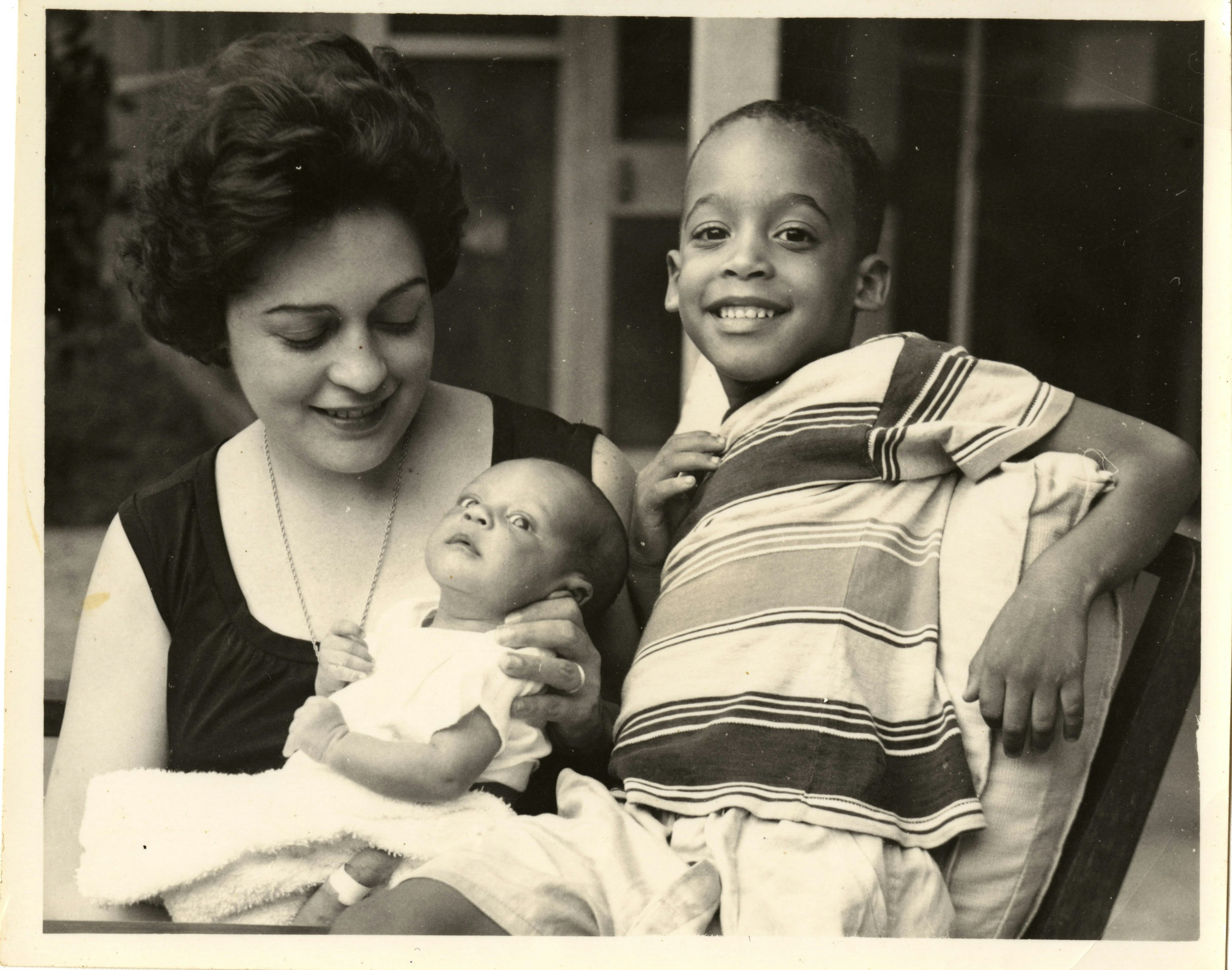 Ana Livia Cordero with children