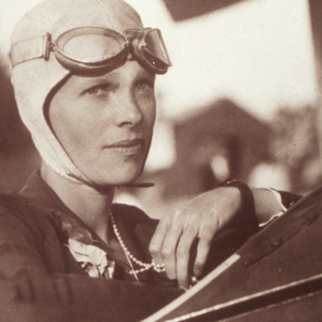 Photograph of Amelia Earhart in 1280