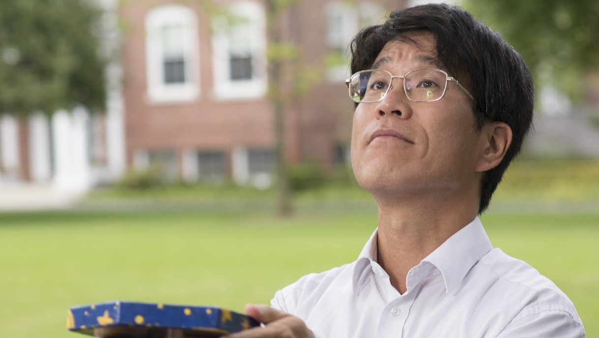 Tadashi Tokieda demonstrating his toys in applied mathematics