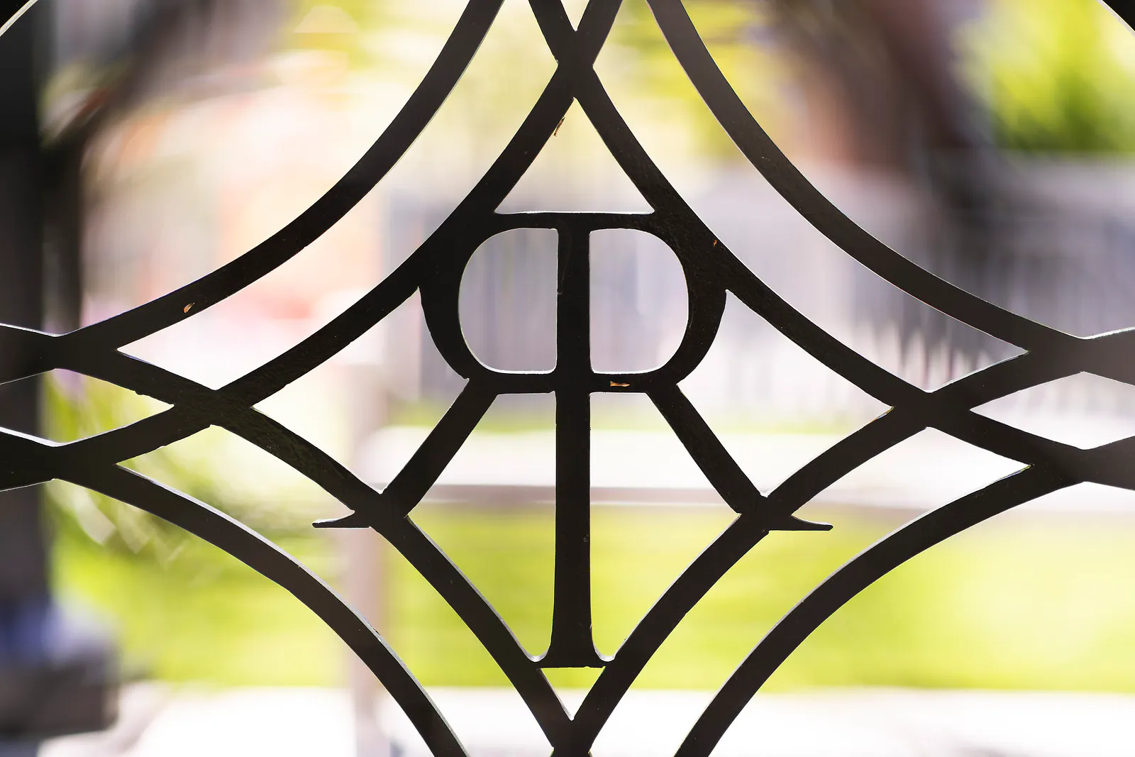 Iron R on kiosk outside Fay House in Radcliffe Yard